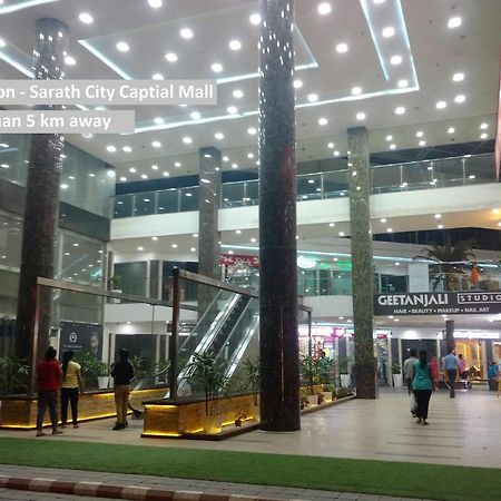 Oyo 70286 Svr Grand Hotel Hyderabad Luaran gambar