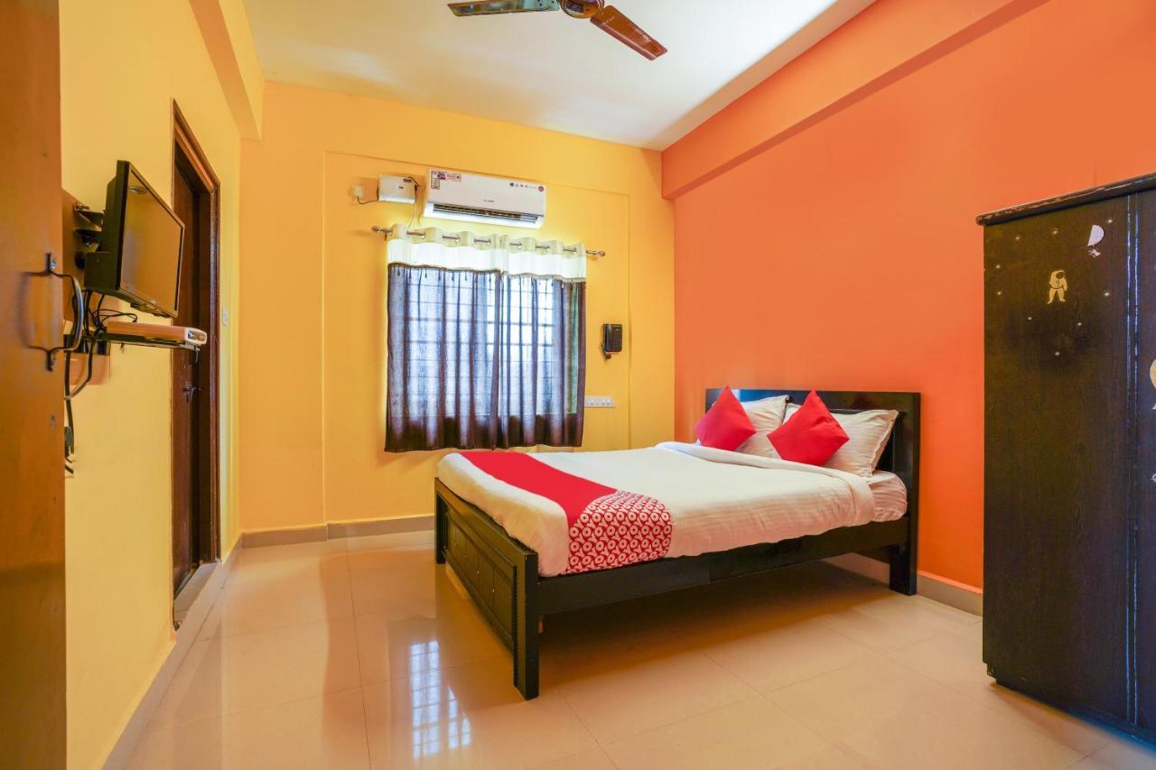 Oyo 70286 Svr Grand Hotel Hyderabad Luaran gambar