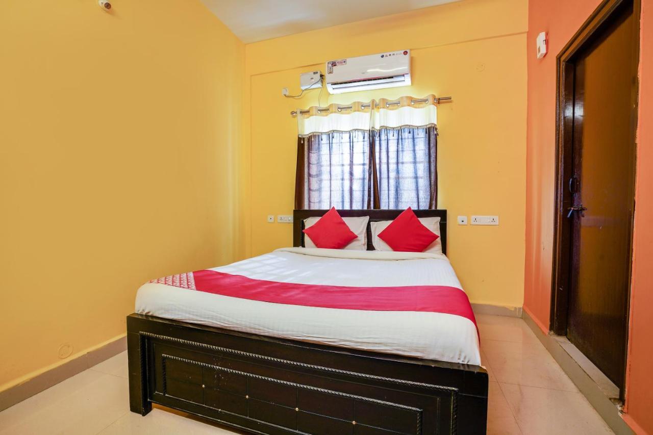 Oyo 70286 Svr Grand Hotel Hyderabad Luaran gambar