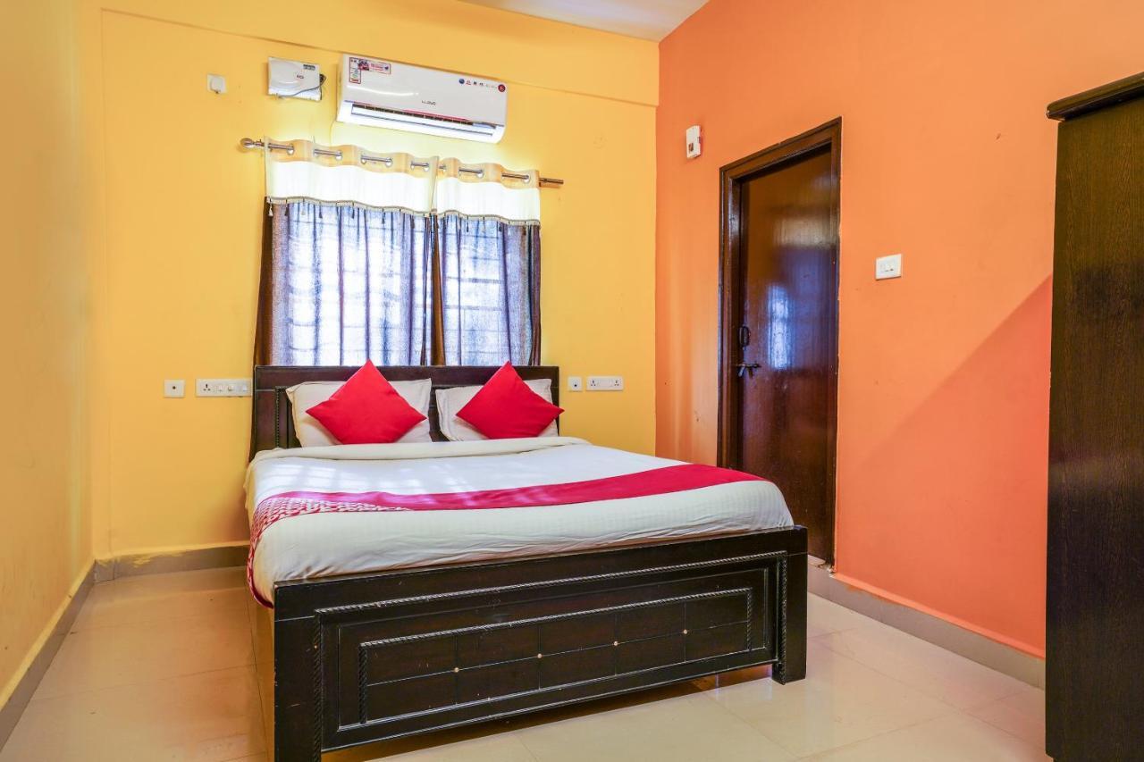 Oyo 70286 Svr Grand Hotel Hyderabad Luaran gambar