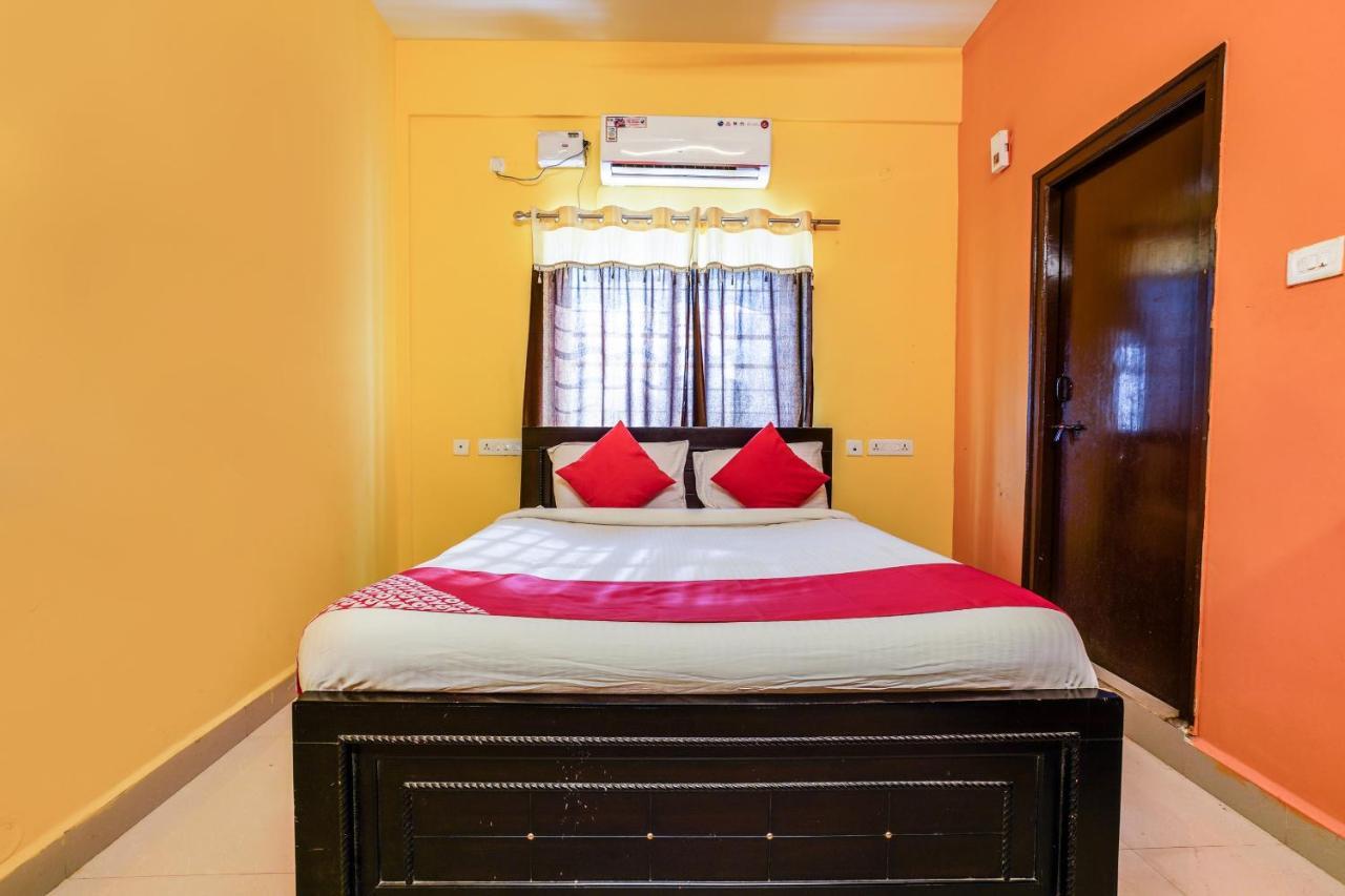 Oyo 70286 Svr Grand Hotel Hyderabad Luaran gambar