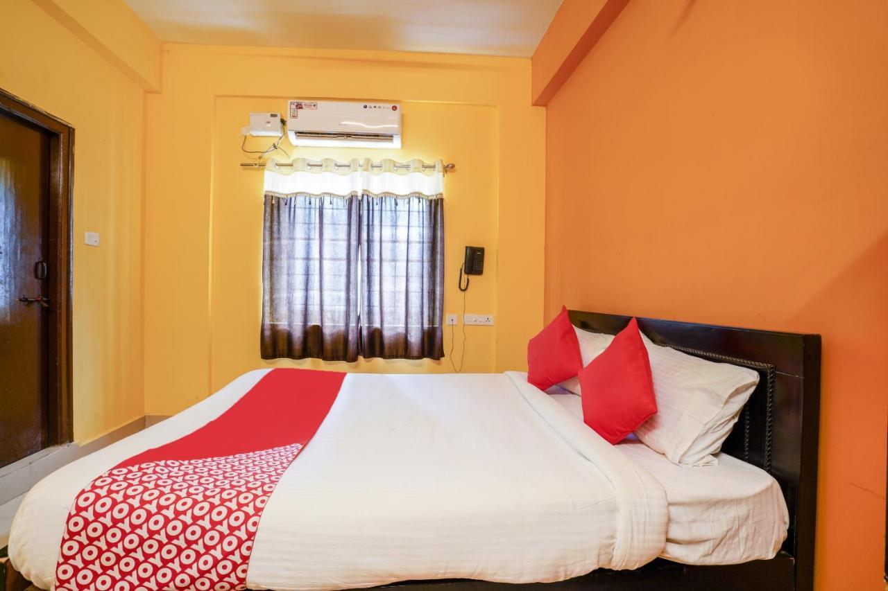 Oyo 70286 Svr Grand Hotel Hyderabad Luaran gambar
