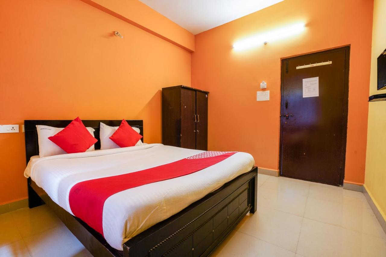 Oyo 70286 Svr Grand Hotel Hyderabad Luaran gambar