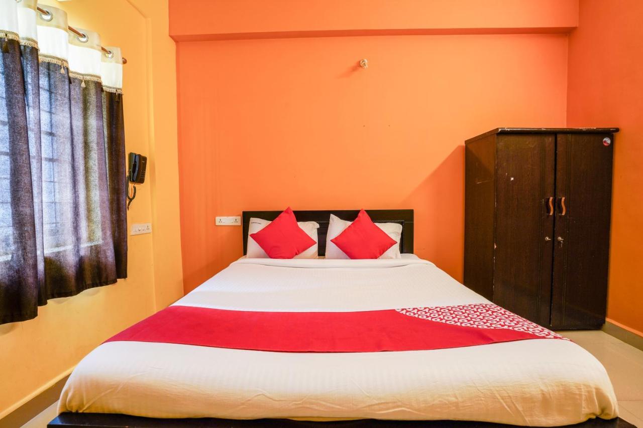 Oyo 70286 Svr Grand Hotel Hyderabad Luaran gambar