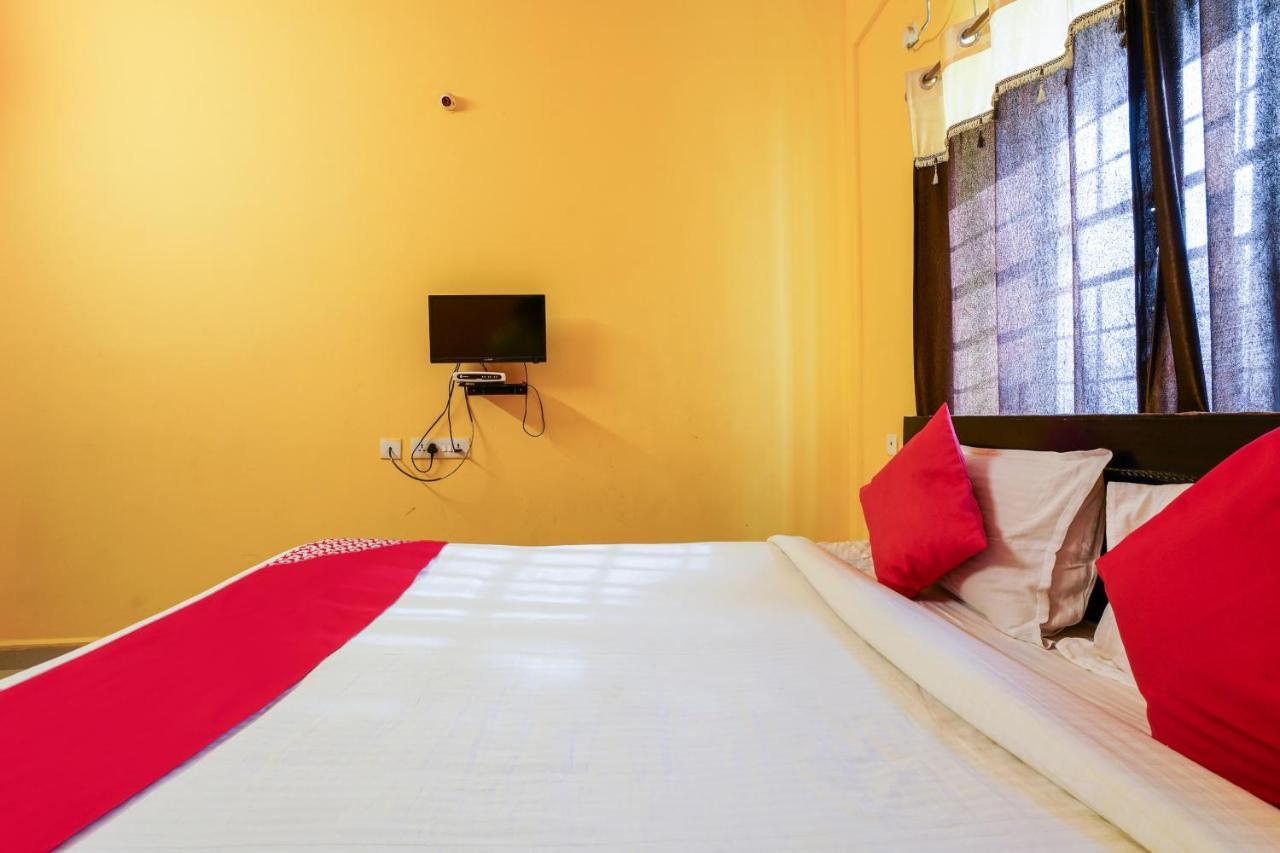 Oyo 70286 Svr Grand Hotel Hyderabad Luaran gambar