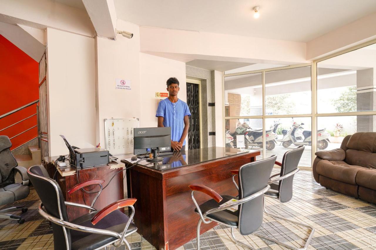 Oyo 70286 Svr Grand Hotel Hyderabad Luaran gambar