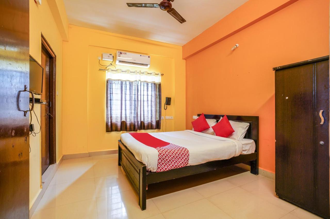 Oyo 70286 Svr Grand Hotel Hyderabad Luaran gambar